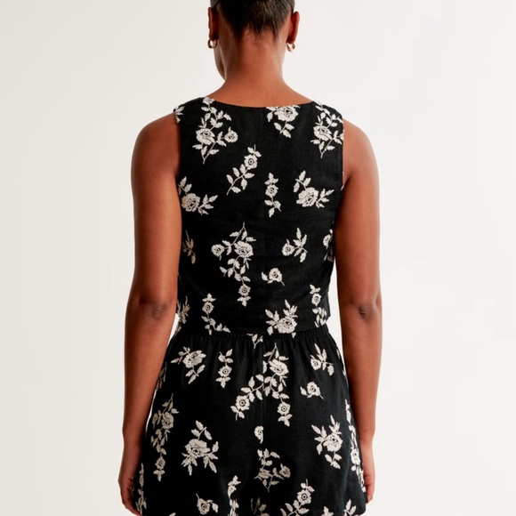 🩷SOLD🩷embroidered 2 piece set - Picture 2 of 4